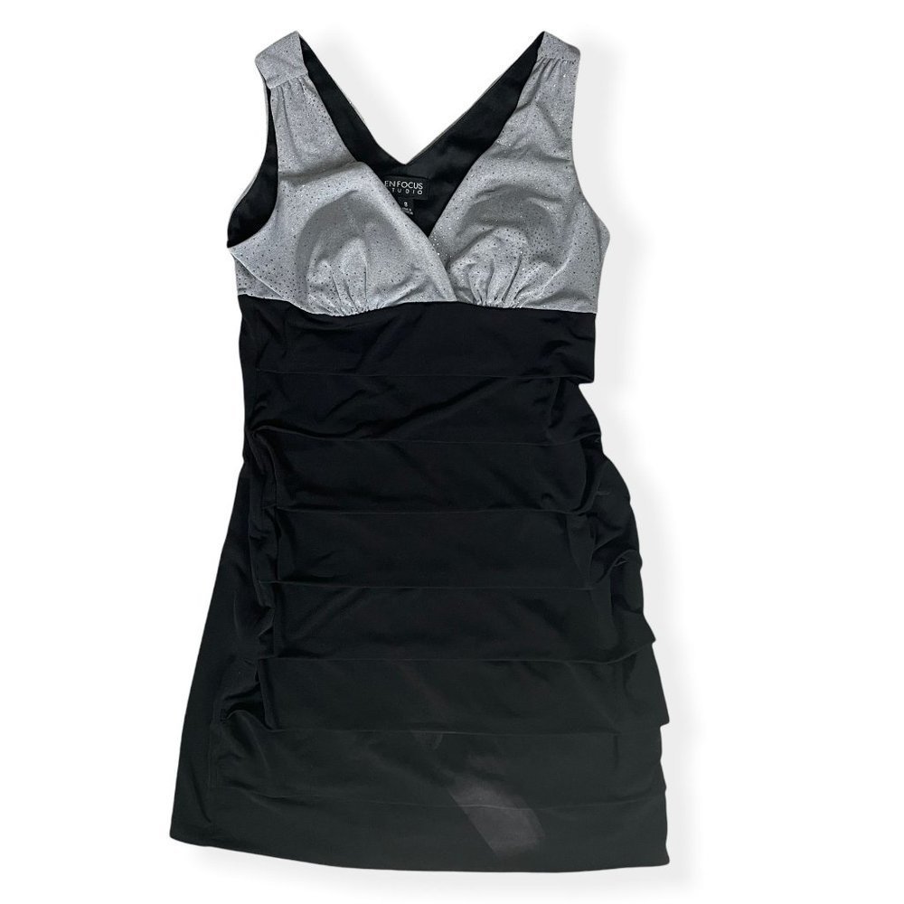 3/$30 ⭐️ SLEEVELESS V-Neck Gray and Black Dress - Picture 2 of 6